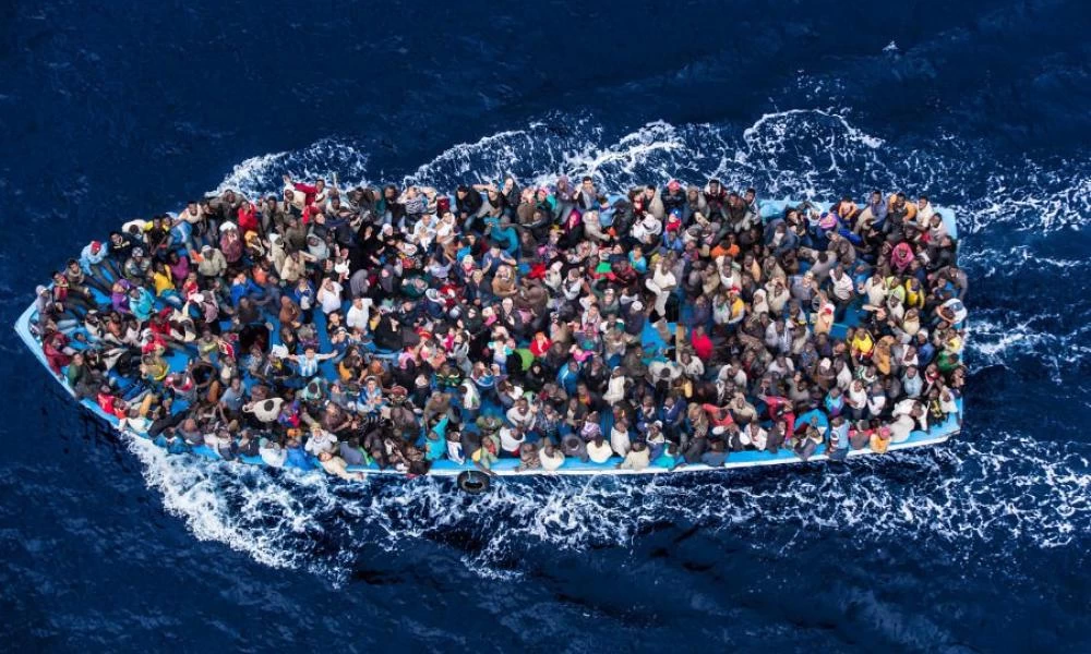 Σε κατάσταση έκτακτης αναγκης η Λαμπεντούζα: "Βουλιάζει" από μετανάστες